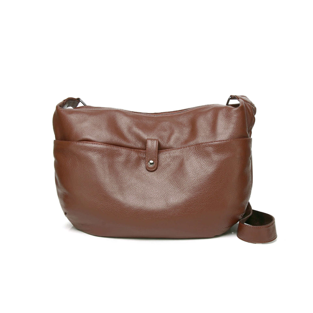 Fashionable leather shoulder bag with soft luxurious texture