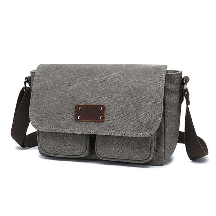 Lightweight canvas bag suitable for everyday carry.
