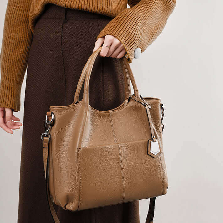 Leather shoulder bag, ideal for work and everyday essentials.