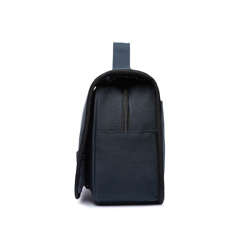 Lightweight hanging cosmetic bag ideal for daily use