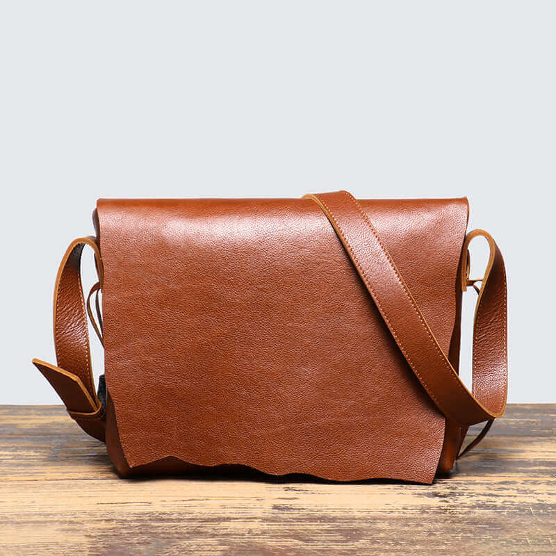 Unisex vintage leather crossbody bag with practical compartments.