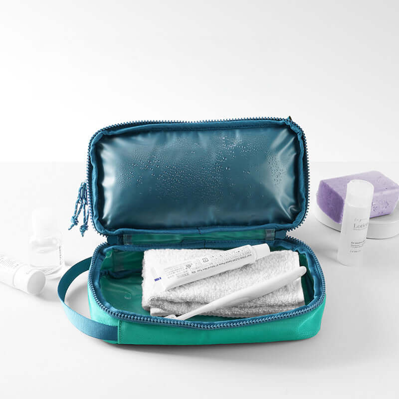 Wet compartment for towels and toiletries in the travel bag.