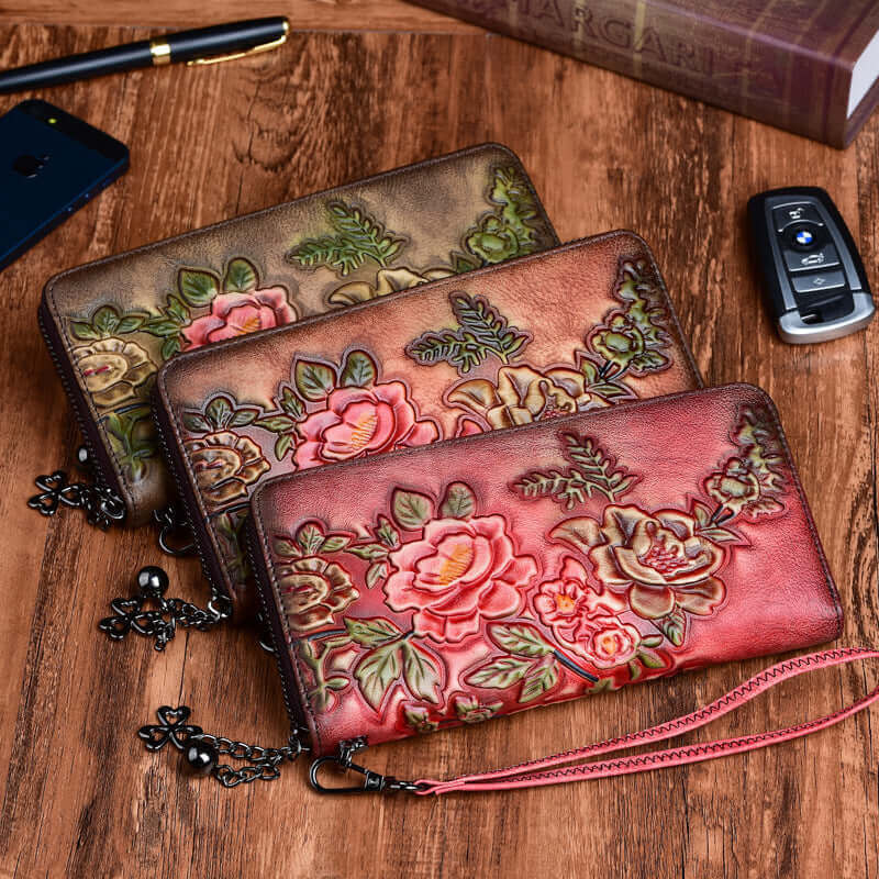 Women holding the vintage embossed leather wallet