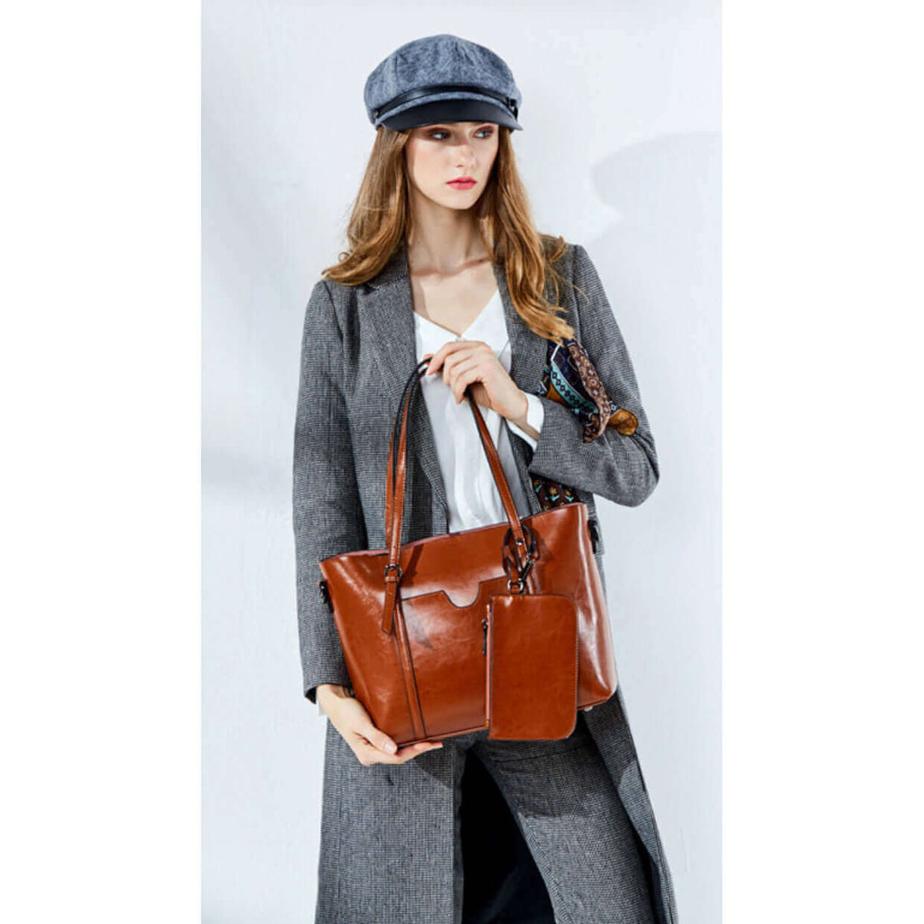 Women's leather shoulder handbag with coin purse